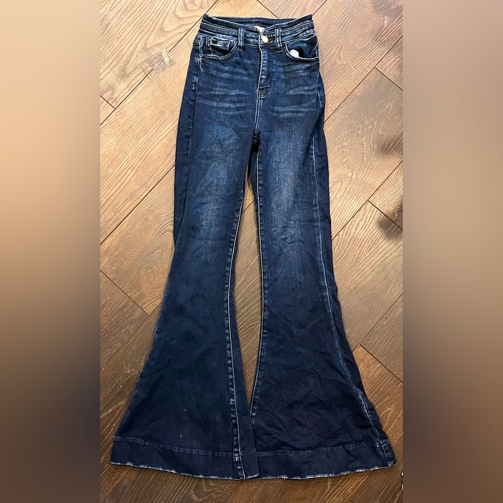 Dark wash flair Jean
